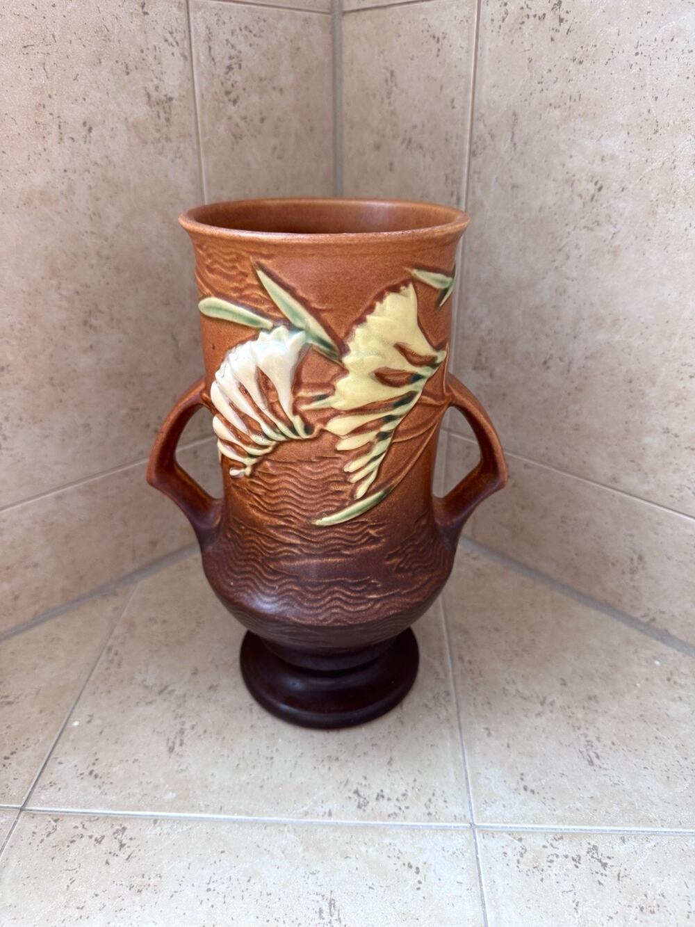 Roseville Pottery Freesia Vase 123-9 Terracotta Double-Handled 1945 Art Pottery